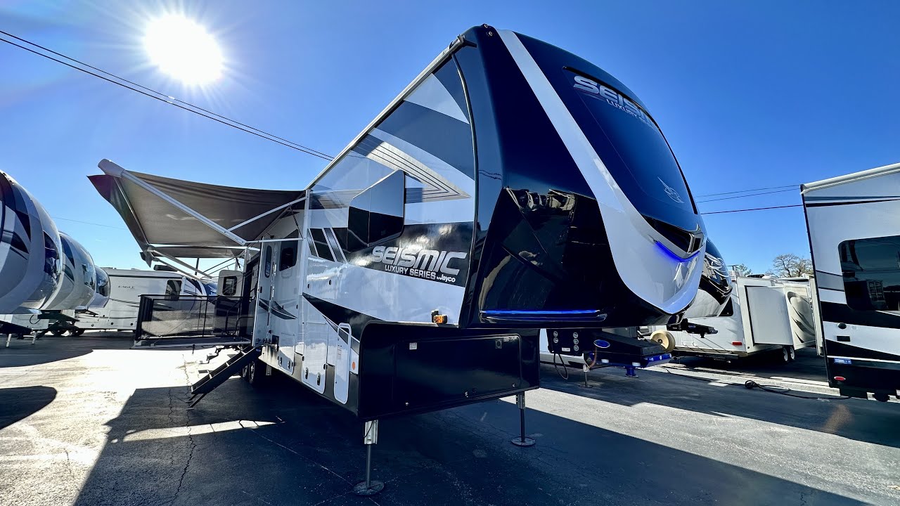 2023 Jayco Seismic Luxury 4113