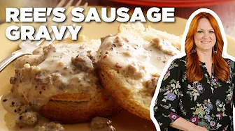 Ree Drummond's 5-Star Sausage Gravy and Biscuits 🌟 | The Pioneer Woman | Food Network