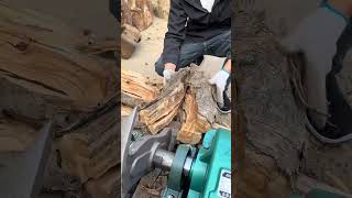 Electricwoodsplitter #Splittingwood #Gettingtowork# chopwood