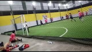 Kekasih dan temannya heboh liat cowoknya main futsal