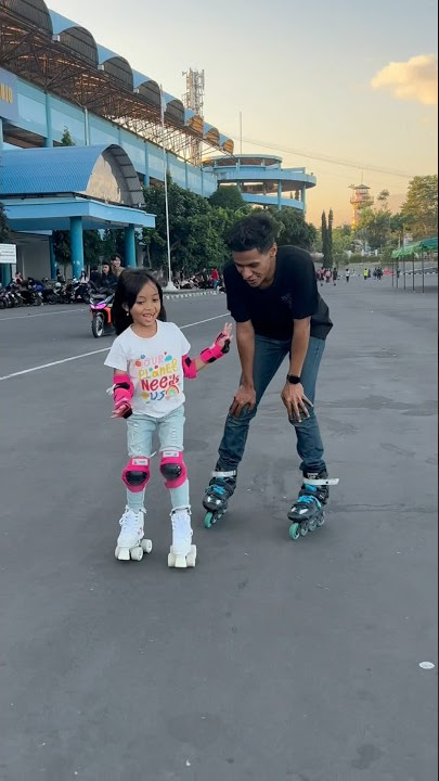 LEIKA DI TEMENIN SYARIF YOSEE MAIN SEPATU RODA #shorts