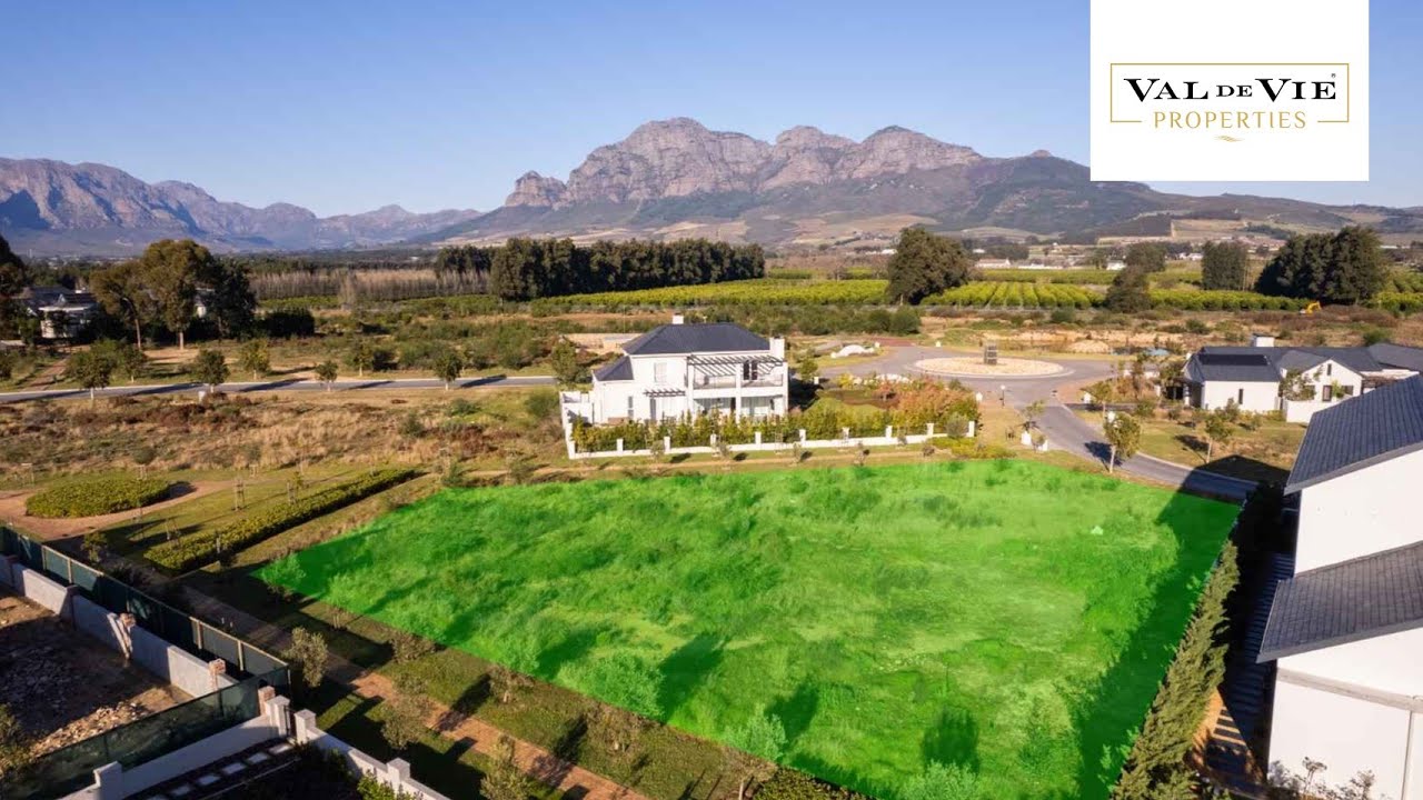Family living on Val de Vie Estate For Sale Val de Vie Properties