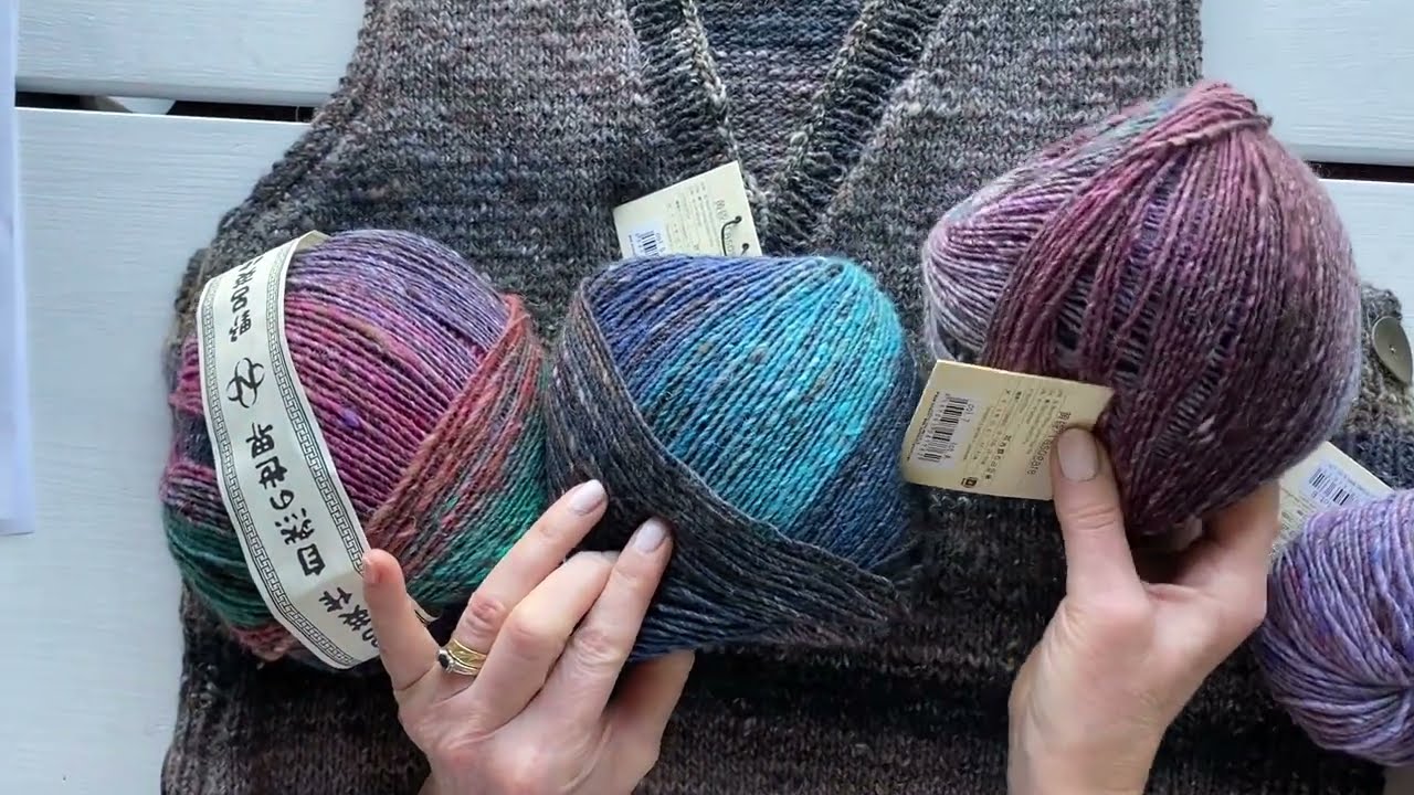 Pletená vestička s knoflíky /Příze NORO /Náramenice-zkrácené řady/Knoflíkové dírky/ Lem výstřihu 