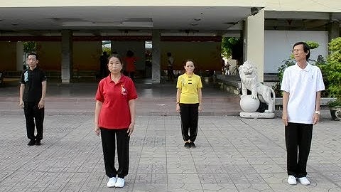 Bài Khí Công 18 Thức do Cô Hưng, Thầy Lương HLV Thái Cực Đường Lang TTVH quận 5 biểu diễn