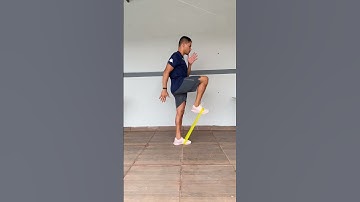 Mini-band. Flexão de quadril em pé