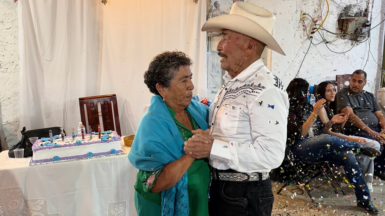 Cumpleaños de Isabel oliveros con banda san Antonio 