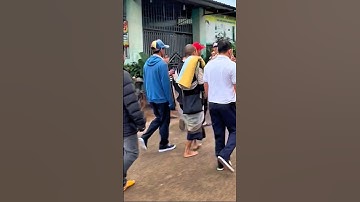 Sáng 12/11 Sư Minh Tuệ khất thực thật vui vẻ an lạc