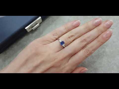 Ring with Cornflower blue sapphire 0.80 ct  and diamonds in 18K white gold Video  № 1