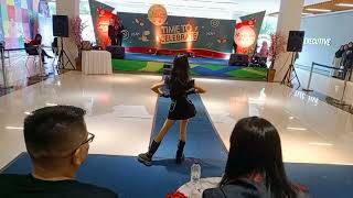 Juara Favorit 1 Lomba Fashion Show Busana Gothic