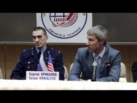 Next ISS Crew Meets Media and Visits Red Square