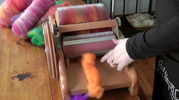 Blending colours on the drum carder