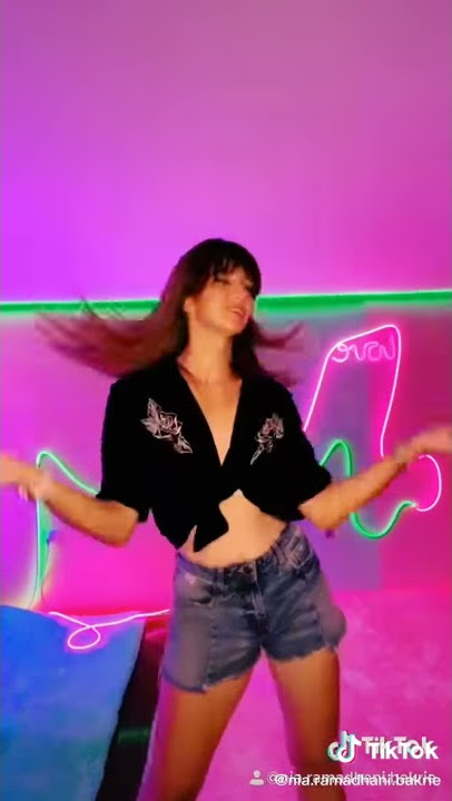 Nia Ramadhani - drink dance