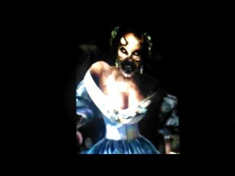 شاهد سقوط فستان هذه الفتاة