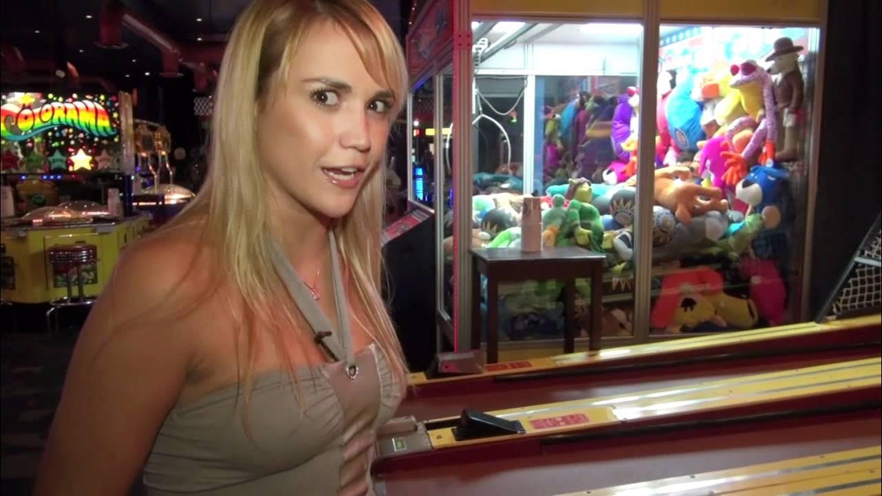 Jenny miami. Дженни скордамаглия. Майами тв ведущая. Jenny miami. Jenny miami.