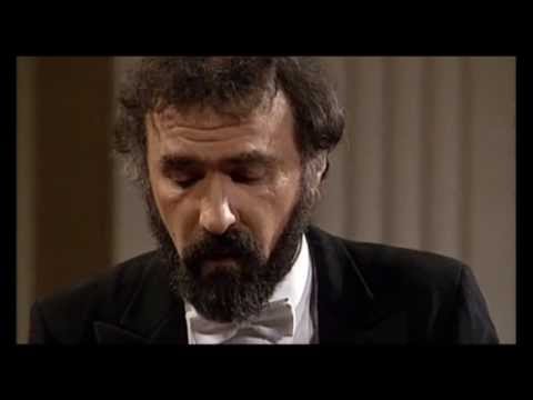 Mozart piano concerto # 19 in F major ~ RADU LUPU / David Zinman conducting