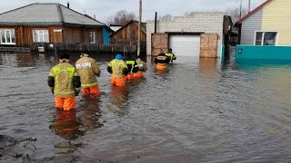 Медики оказывают экстренную помощь пострадавшим от наводнения в Оренбурге