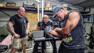 Armwrestlers test their WRIST CURL MAX