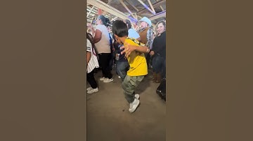 Thumbnail of La Cumbia Buena - Bailes #baile #cumbia #bailessonideros #mexican #sonideros #wepa #lapulga