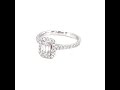 18K白金戒指，中間鑲上祖母綠形拼鑽，配以由0.43卡碎鑽組成的圍鑽和滿鑽指環設計，優雅時尚的代表款式。Ref#81613-R405