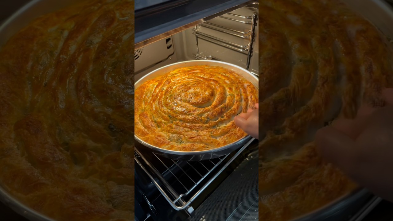 Ispanaklı börek. Tarif Yorumda.#borektarifi #ispanakliborek Ispanaklı börek. Tarif Yorumda.#borektarifi #ispanakliborek