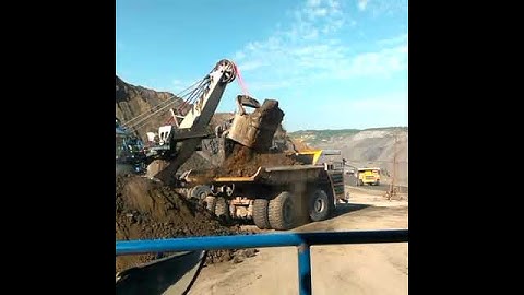 БелАЗ 450 тонн Погрузка монстра.Самый большой в мире самосвал - БелАЗ-75710
