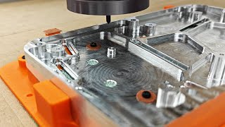 картинка: Обработка основания Svalboard на станке с ЧПУ с использованием крепежных пластин, напечатанных на...