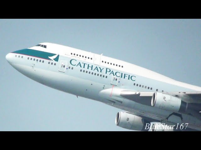 Cathay Pacific Airways Boeing 747-400 (B-HUG) takeoff from