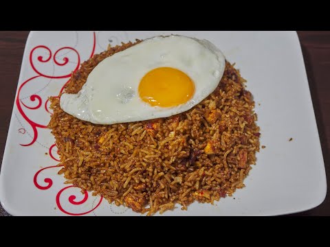 Видео: Как да ям Nasi Goreng, индонезийски пържен ориз