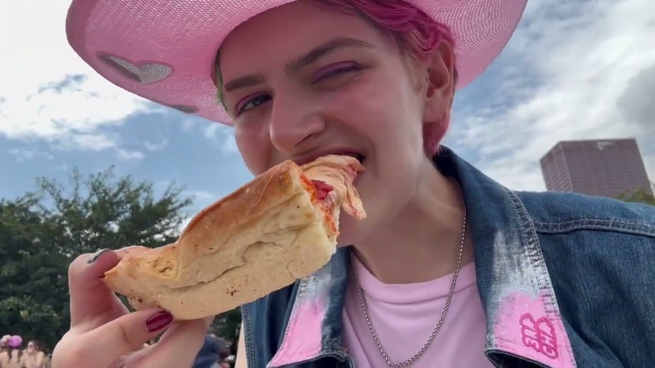 LOLLAPALOOZA Day 1! Chappell Roan, Kesha, Hozier, and more... (Jerrica's Video Diary 3)
