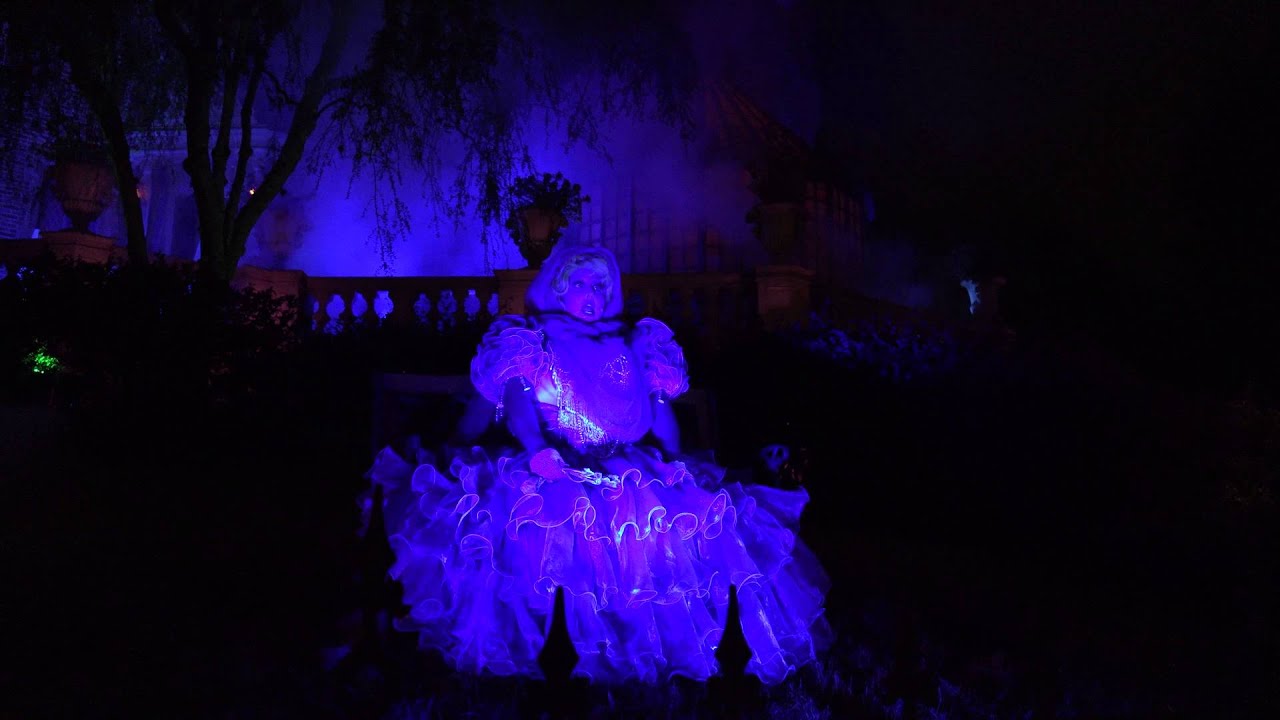 ホンテッドマンション☆エプロン☆WDW☆ディズニー☆Disneyハロウィン ナイトメアー・ビフォア・クリスマス』の世界に一変！東京