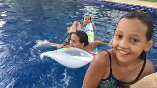 Muita Diversao Na Piscina 3 Irmas Demais