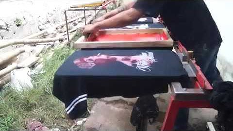 In Lụa Chồng Màu Tram CMYK Bằng Mực In Lụa Plastisol