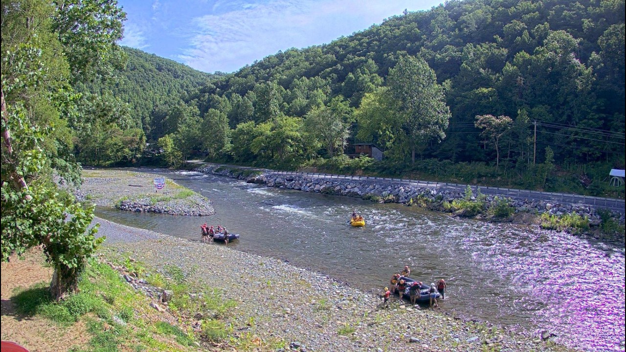 Pigeon River Live Cam - Hartford, Tennessee live camera thumbnail