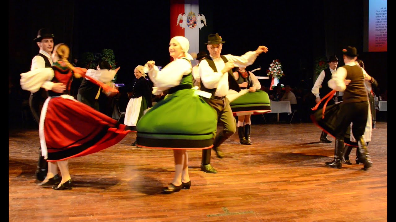 A Csöbörcsök néptáncegyüttes fellépése a stuttgarti Magyar Bálon. (HD)