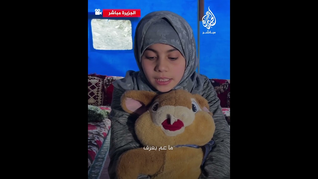 مؤثر.. طفلة سورية يتيمة تعاني من حياة المخيم وتسعى لاستكمال دراستها
