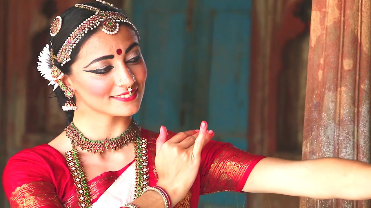 KIRTANIYAS   Radhe Jaya Jaya Madhava Dayite    Vrindavan India 2014