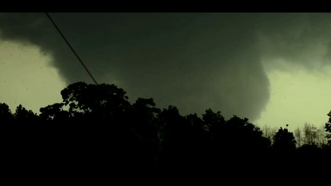 Storm Chasers Fearful Massive EF5 Tornado - YouTube