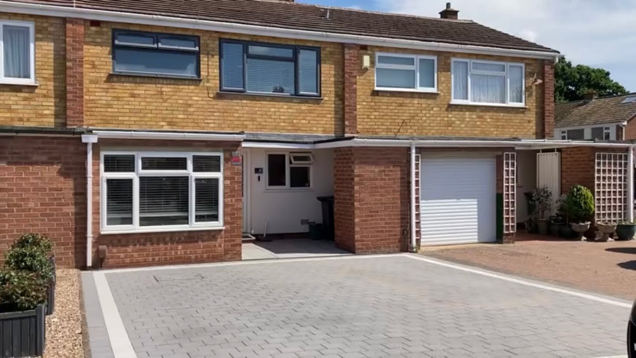 41 Foxes Way, Warwick YouTube
