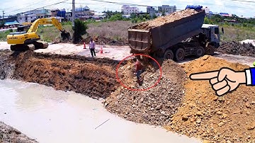 Wow!! Scary Heavy Mega Machinery Landfill! A Man Trying Push Dump Truck 25T Upload & Dozer Push