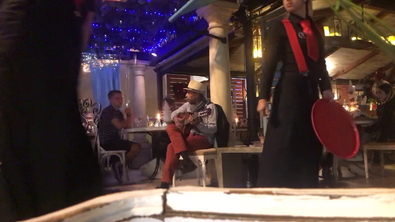 Naudo Rodrigez Tenerife Best Guitarist plays in restaurant