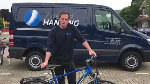 Wie hängt man eine Fahrradkette wieder ein?