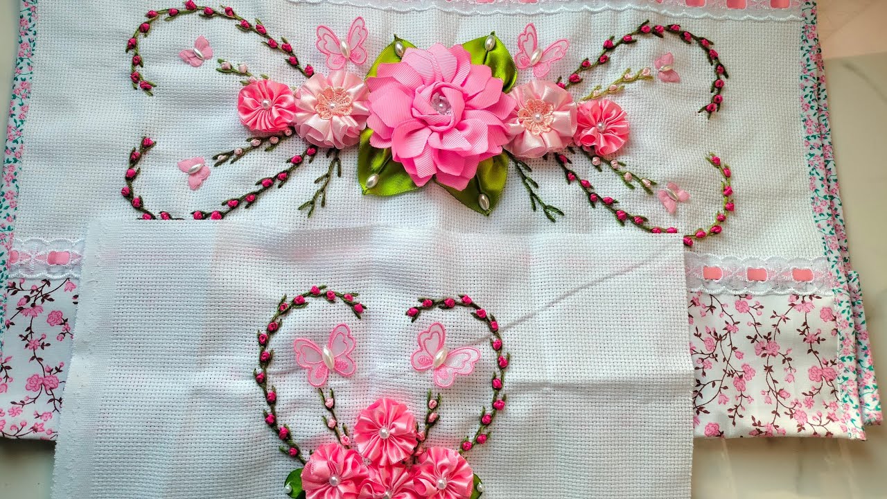 coração de flores de cetim com borboletas 3d modelo 559