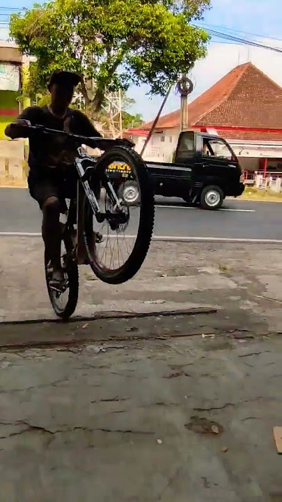 test drive dulu ya om sebelum di beli... #sepedagunung #sepedamtb #gowes #sepeda #polygon #downhill