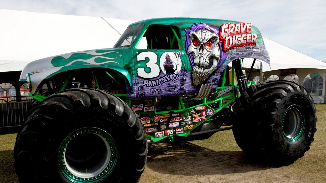 Monster Jam Rigs of Rods freestyle @ world finals 13 with Grave Digger 30th...