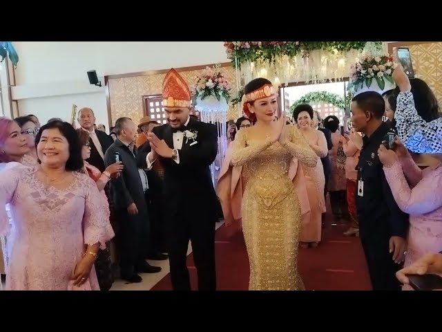 Prosesi Pengantin Gina Sinaga,Putri Indonesia 2022 dan Mario Samosir. di MariaConvention class=