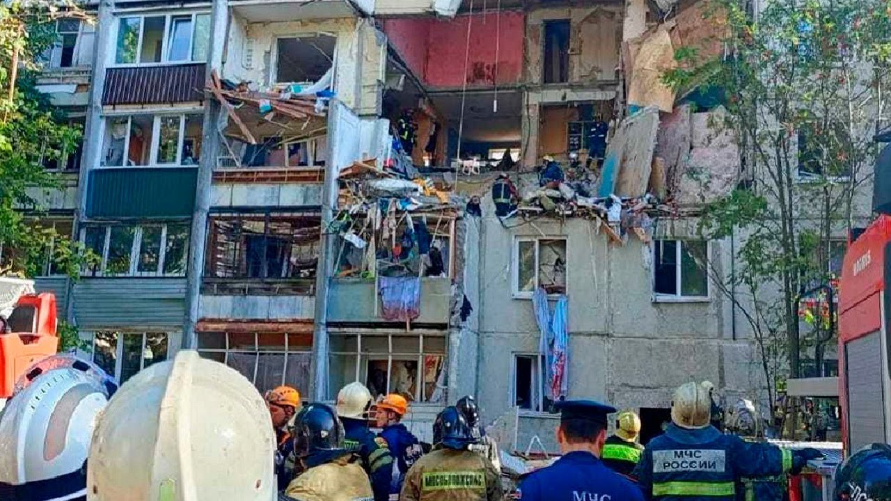 Взорвавшаяся многоэтажка повторно обрушилась в Балашихе. Двое спасателей погибли на месте