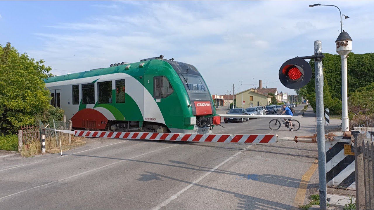 Passaggio a livello | Via Matteotti, Boretto (RE) | EmZe