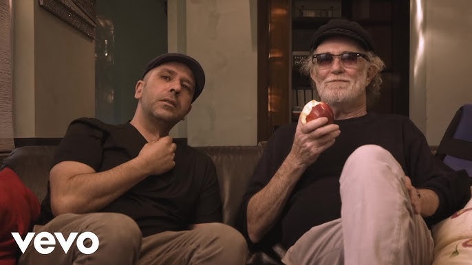 Francesco De Gregori, Checco Zalone - Rimmel (Official Video) - YouTube