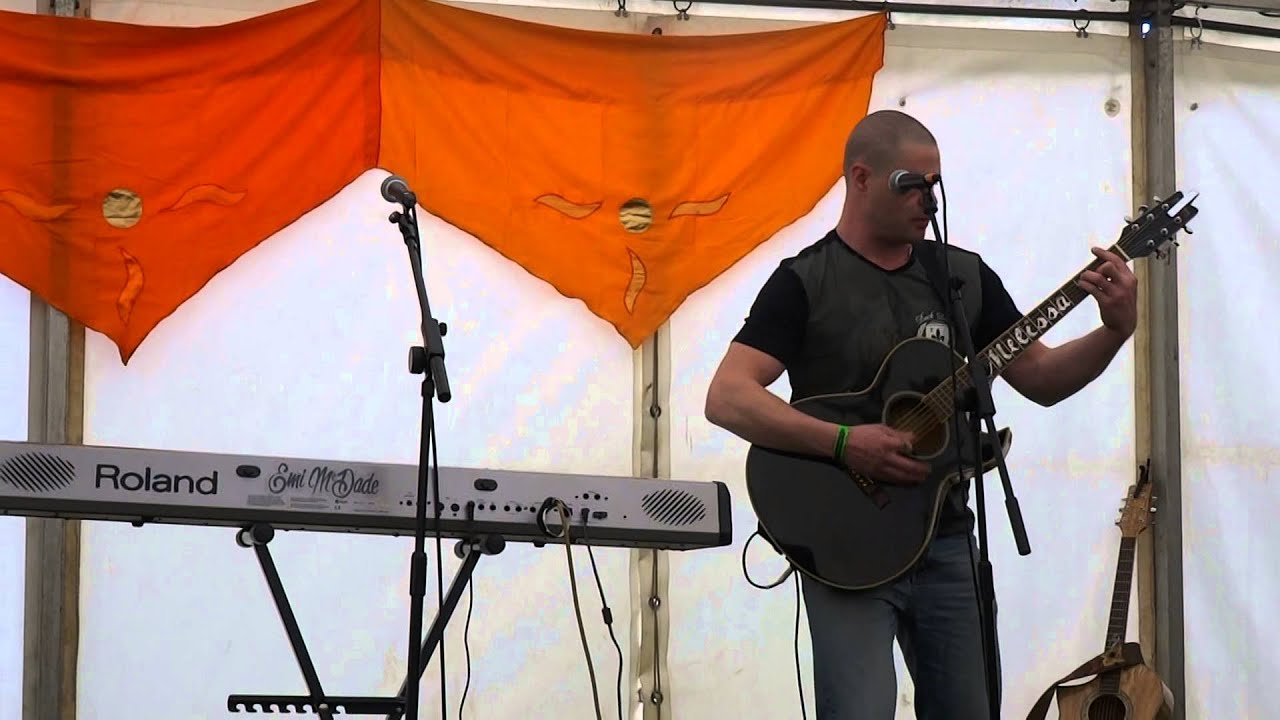 Bon Jovi "Livin' On A Prayer" Toby Webb live @ Wychwood Festival 2015