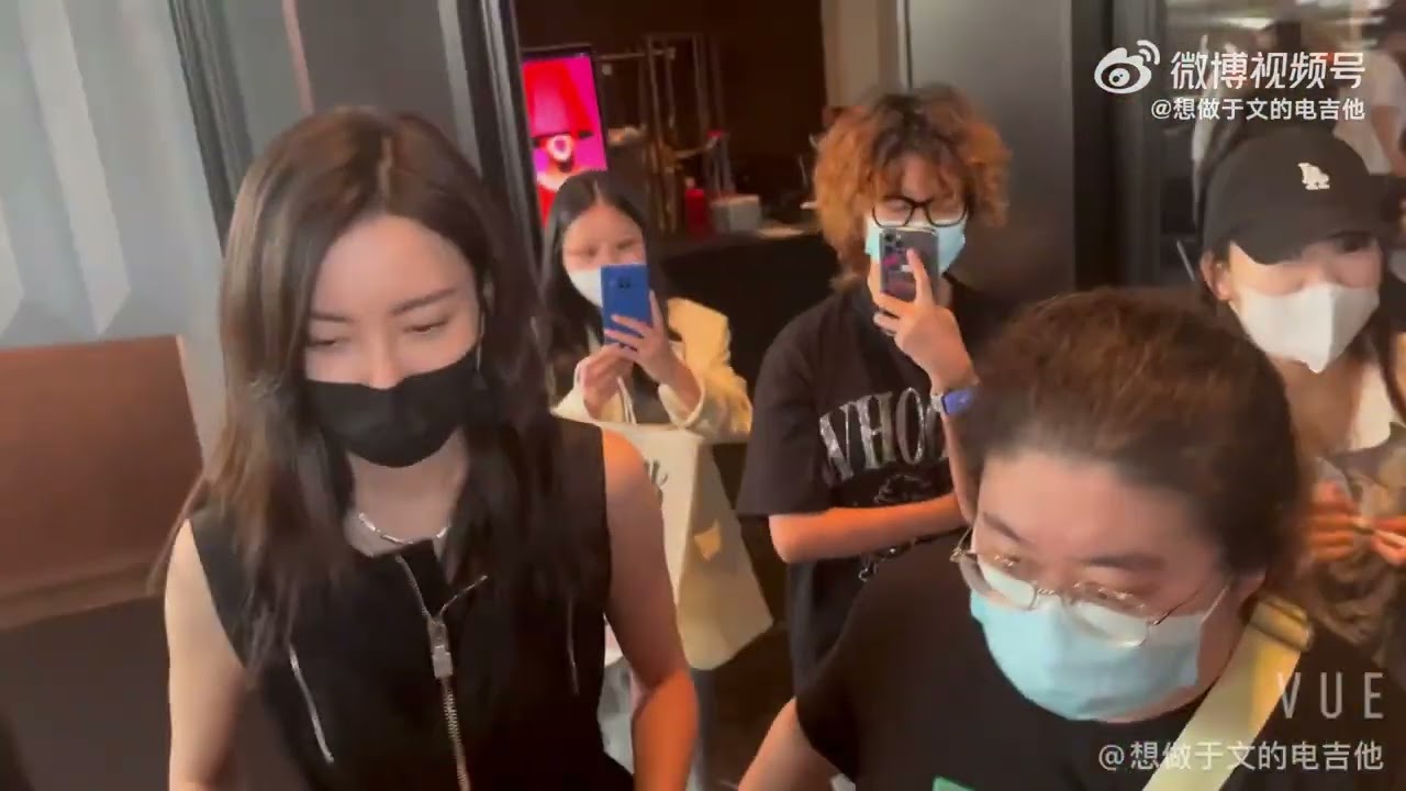 【乘风破浪】于文文 & 谭维维上下班路透视频（饭拍）